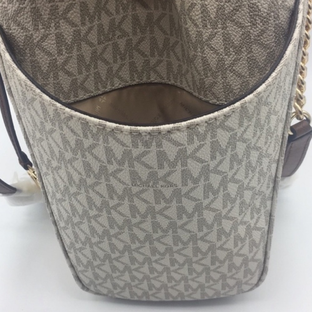 MICHAEL KORS LG CHAIN SHOULDER TOTE VANILLA NWT - Picture 8 of 16